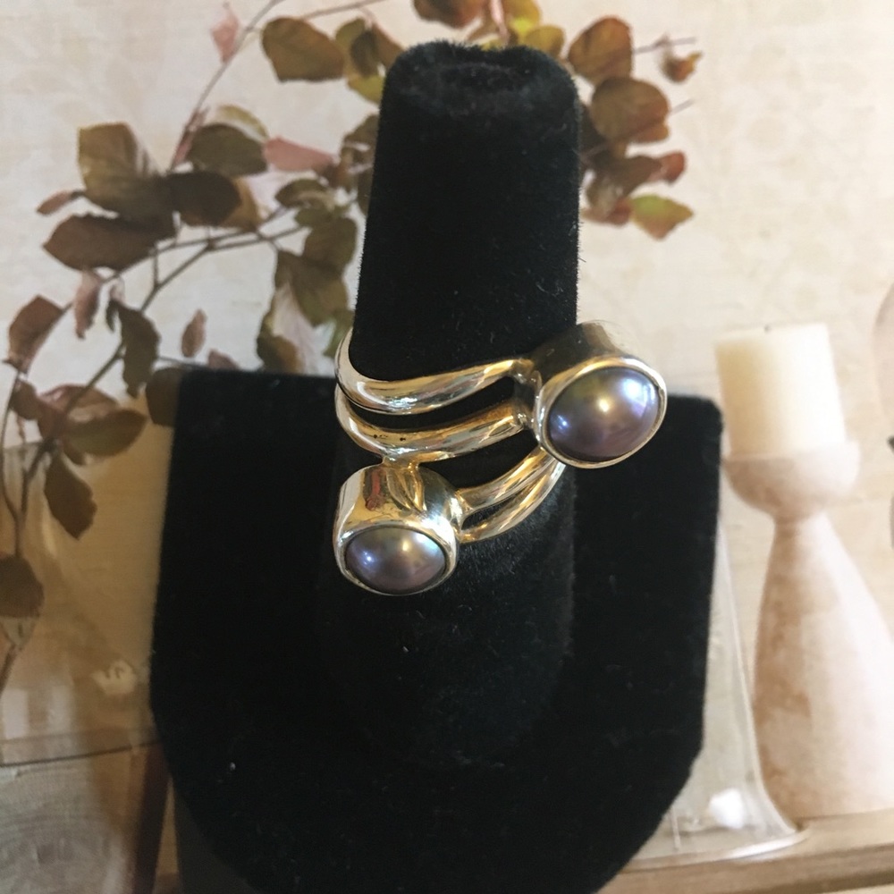 Sterling pearl ring size 6